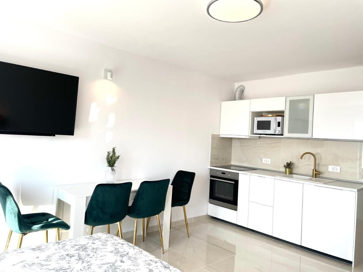 Apartment Vila ** Stinica Εξωτερικό φωτογραφία